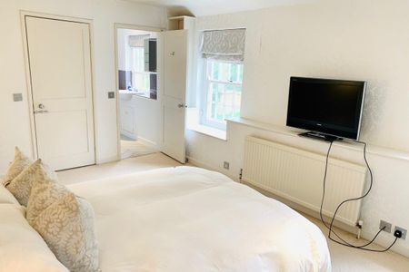 High Street - Photo 4