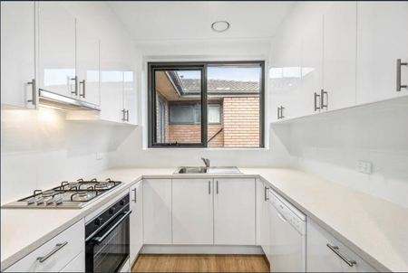 2 / 4 Orrong Rd, Elsternwick - Photo 2