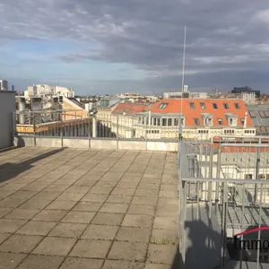 Dachgeschosswohnung mit Klimaanlage, Terrasse, Dachterrasse und Weitblick - Photo 3