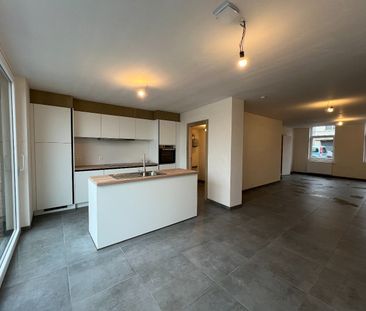 Te huur: Volledig gerenoveerde woning in hartje Vlamertinge - Photo 1