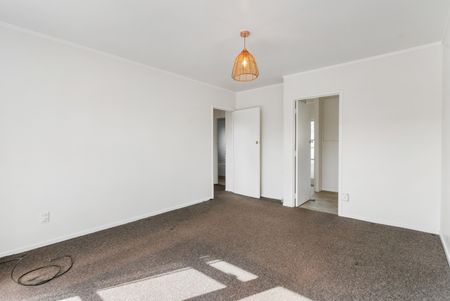 Sunny Top Floor Unit - Photo 4