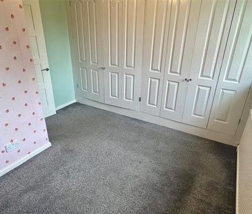 3 Bedroom Semi-Detached House For Rent in Manor Road, Denton - Photo 2