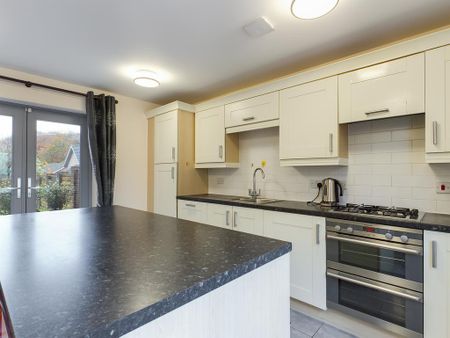 5 bedroom detached house to rent - Photo 3