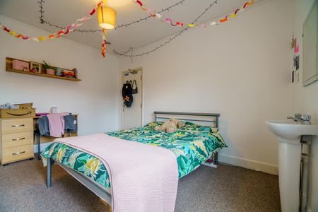 42 , Clarence Street - Photo 2