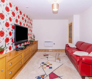 3 bedroom flat to rent - Photo 2