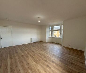 3 bedroom flat to rent - Photo 3