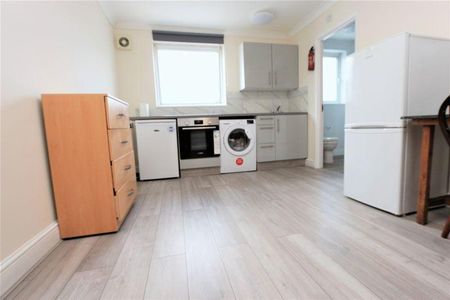 Studio to rent - Photo 2