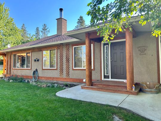 Ellison: 3 bed, 3 bath – Gardening enthusiasts welcome! - Photo 1