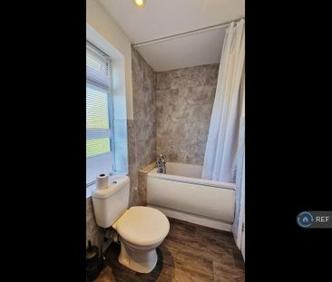 3 bedroom semi-detached house to rent - Photo 6