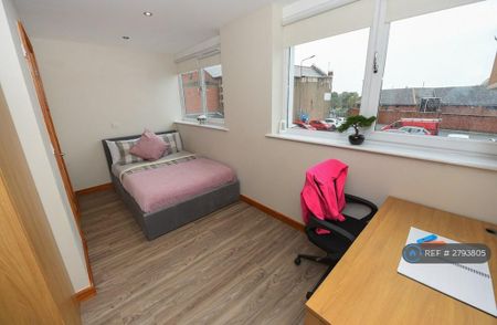 1 bedroom in a flat share to rent - Photo 5