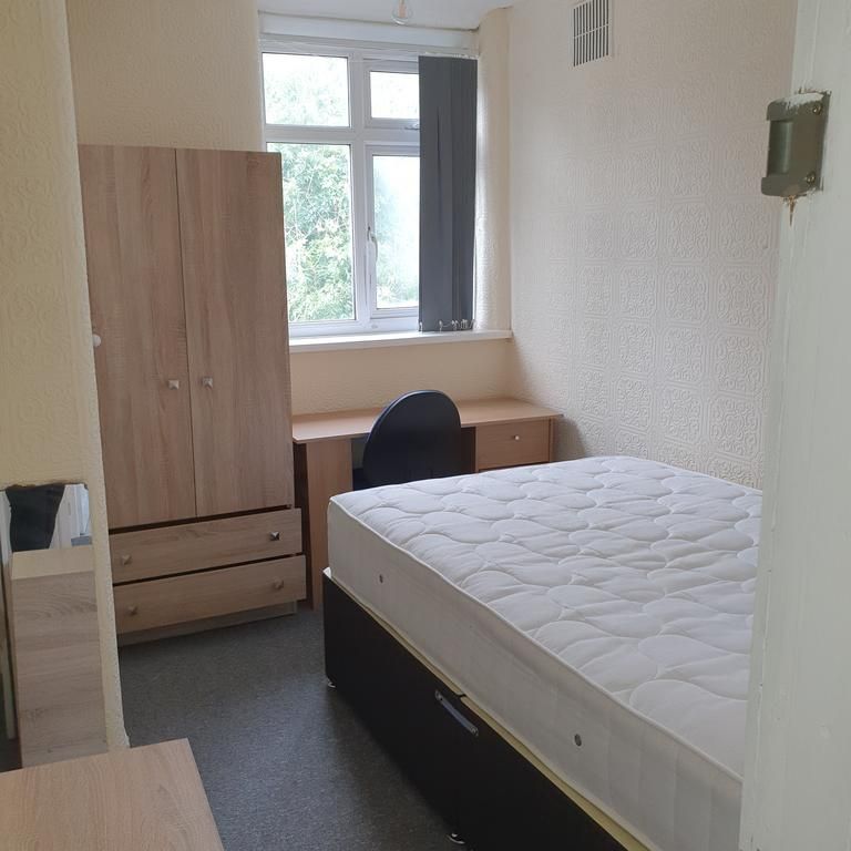 5 bedroom semi-detached house to rent - Photo 1