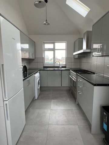 Room in a Shared House, Redford Avenue, SM6 - Photo 4