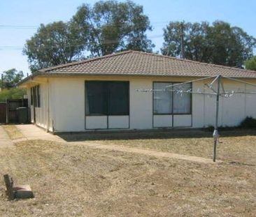 26 Sue Crescent, West Tamworth NSW 2340 - House For Rent | Domain - Photo 1