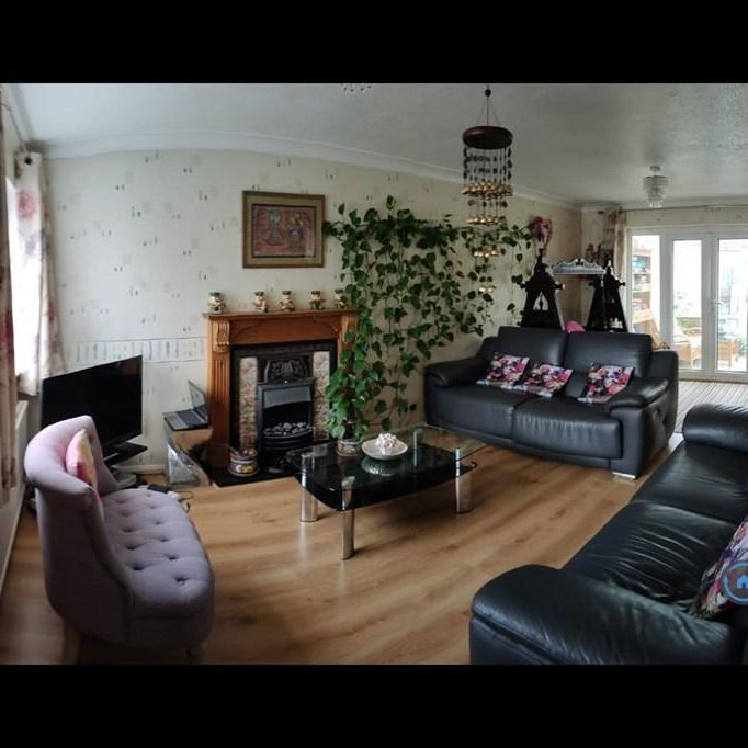 4 bedroom detached house to rent - Photo 1