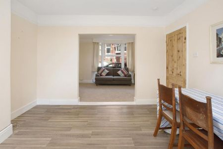 2 bedroom maisonette to rent - Photo 3