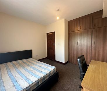 4 Bed Semi-Detached House, Bonnington Road, LE2 - Photo 2