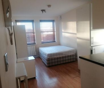 Studio to rent - Photo 1
