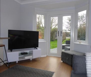 3 bedroom semi-detached house to rent - Photo 2