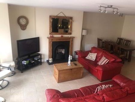 46 West Strand Avenue (Student Let), Portrush, BT56 8ET - Photo 2