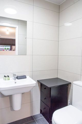 Studio Flat, Hanover House, NW2 - Photo 5