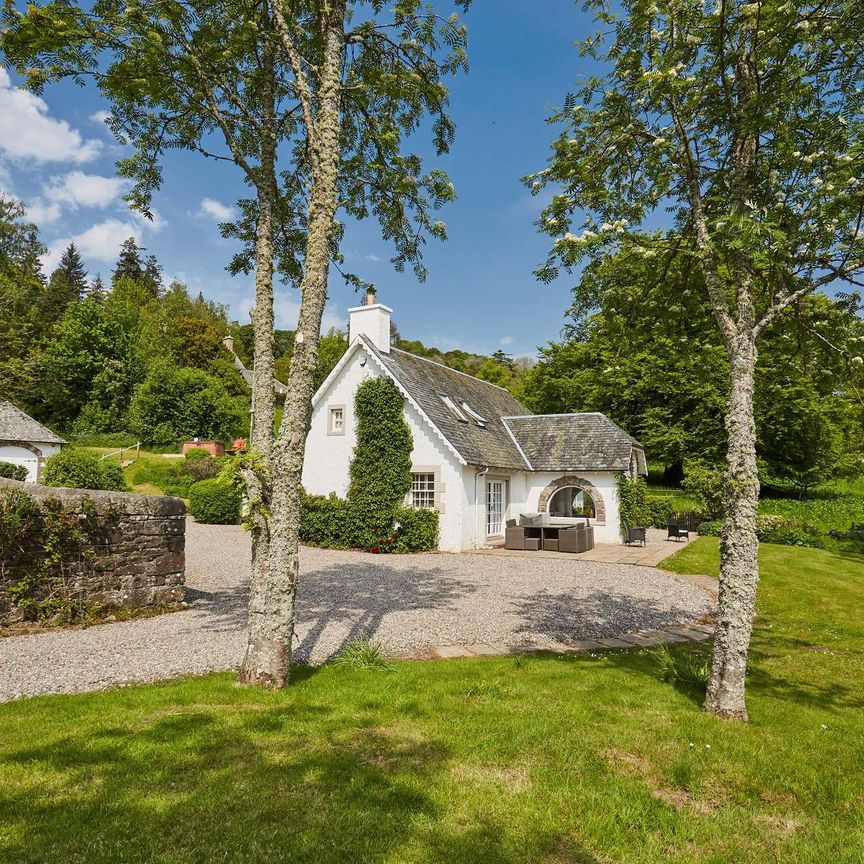 Brackenhill, Ochtertyre Estate near Crieff is offered to the market for let in excellent condition, spacious ground floor public rooms and bedrooms with en-suit - Photo 1