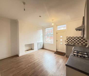 4 bedroom terraced house to rent - Photo 5