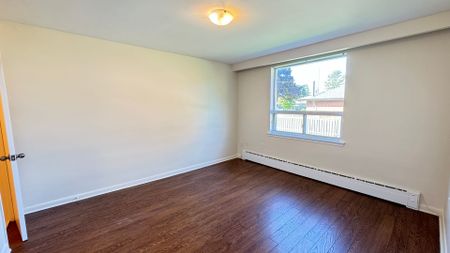 For Lease - 242 Wilmington Avenue, Toronto, Ontario - Photo 3