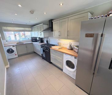 3 bedroom semi-detached house to rent - Photo 6