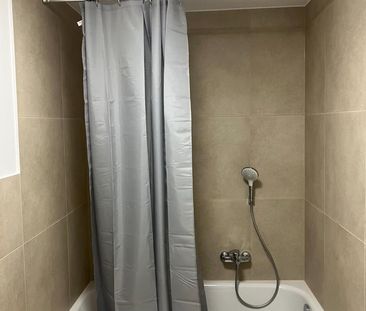 WG Zimmer in kernsanierter Wohnung mit sehr guter Anbindung durch - Photo 4