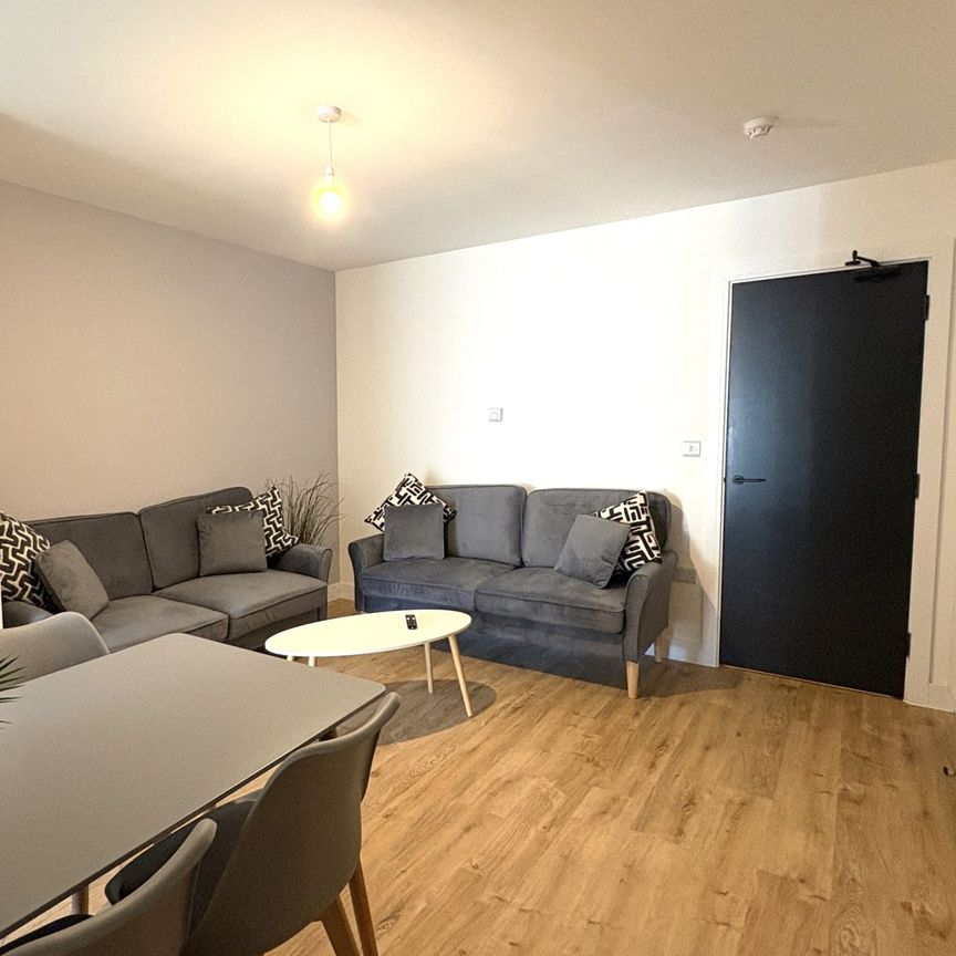 Modern Ensuite Near City Links - Photo 1