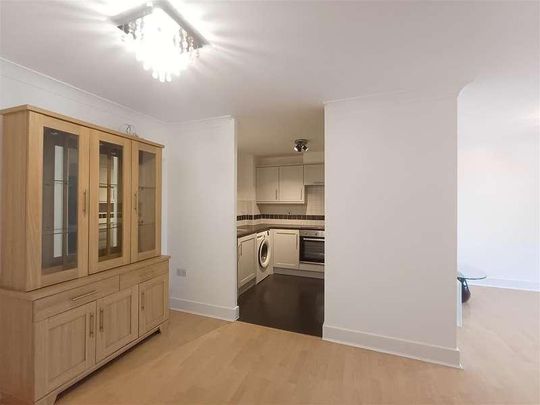 Tobermory Close, Langley, SL3 - Photo 1