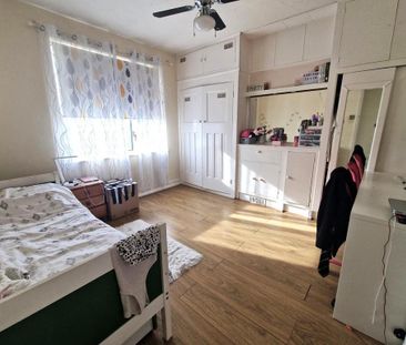 3 bedroom end of terrace house to rent - Photo 2