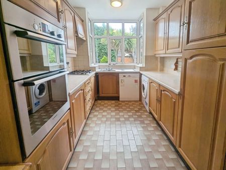 4 bedroom House To Let - Photo 3