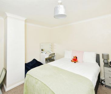 Buller Park, Saltash - Photo 3