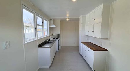 2 Bedroom Home Recently Refreshed - Photo 3
