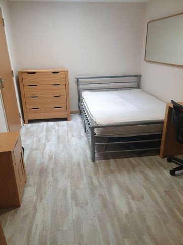 6 bedroom house of multiple occupation to rent - Photo 3