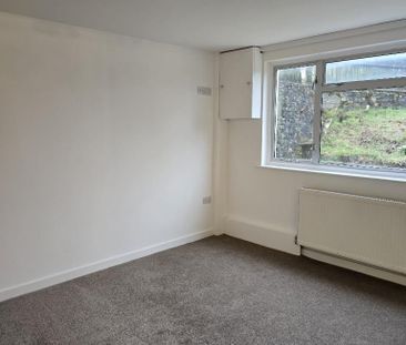 4 bedroom semi-detached house to rent - Photo 6