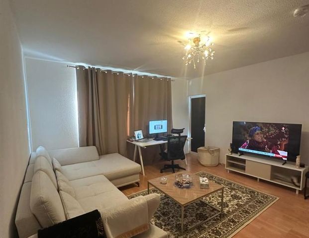 Voll möblierte 2-Zimmer-Wohnung in Steinbach (Taunus) - Photo 1