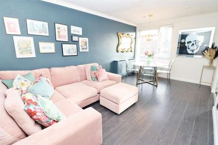 High Street, Elstree, WD6 - Photo 3