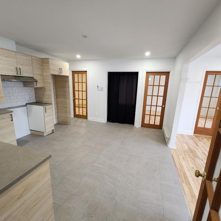 4 1/2 rénové avec cours, Laval, Sainte-Dorothée - Photo 3