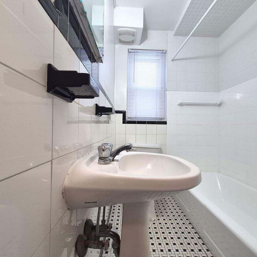 For Lease - 2905 St Clair Avenue Unit# 12, Toronto, Ontario - Photo 1