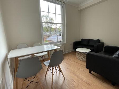 5 Bed Flat, Camden Road, NW1 - Photo 2