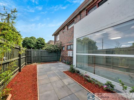 Unparalleled in quality and location - Photo 2