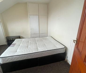 Room in a Shared House, Haddon Road, LS4 - Photo 1