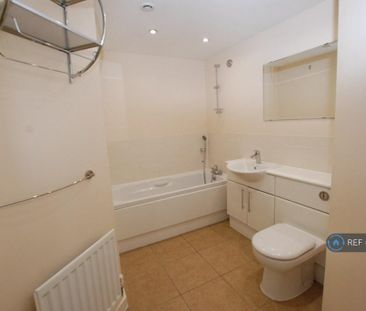 2 bedroom penthouse to rent - Photo 6