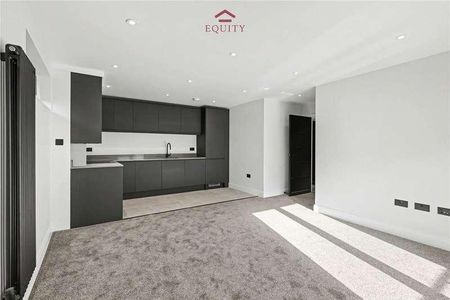 Bullsmoor Lane, Enfield, EN3 - Photo 4