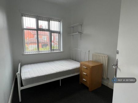 4 bedroom semi-detached house to rent - Photo 4