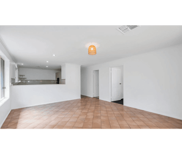 Coastal Living in a Quiet Court – Updated & Ultra Convenient - Photo 1