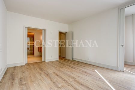 Apartamento T3+1 com piscina e pátio junto à Av. da Liberdade - Photo 5