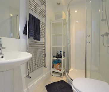 5 bedroom end of terrace house to rent - Photo 4